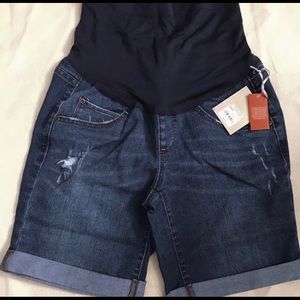 NWT. AGlow Maternity Sz 8 Belly Panel Jean Shorts